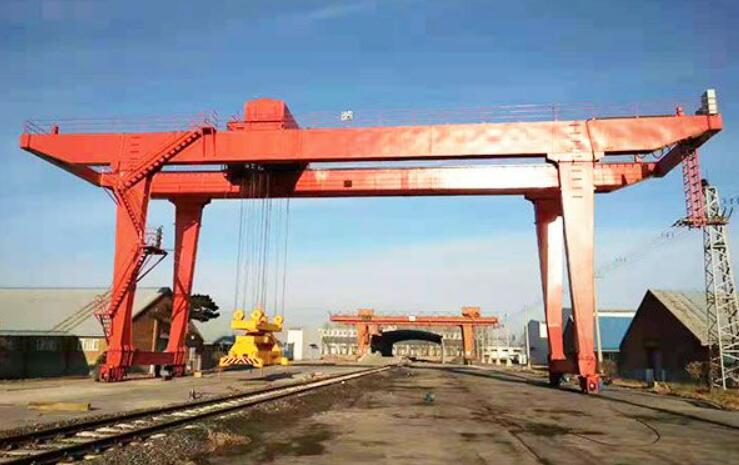 集裝箱龍門(men)吊